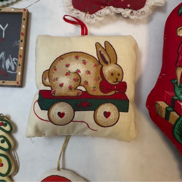 Vintage Mixed Lot of 15 Cloth Fabric Christmas Tree Ornaments - Handmade
Stuffed - Picture 9 of 11